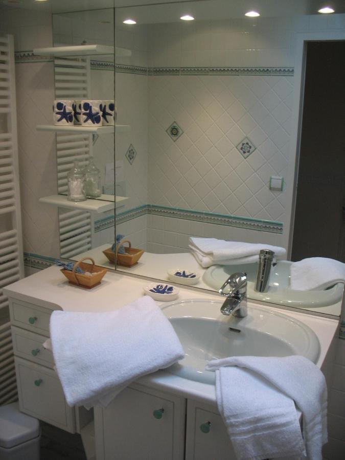 Bed and Breakfast Les Charmes De Vincent - Le Loft Cabernet Fronsac  Exterior foto