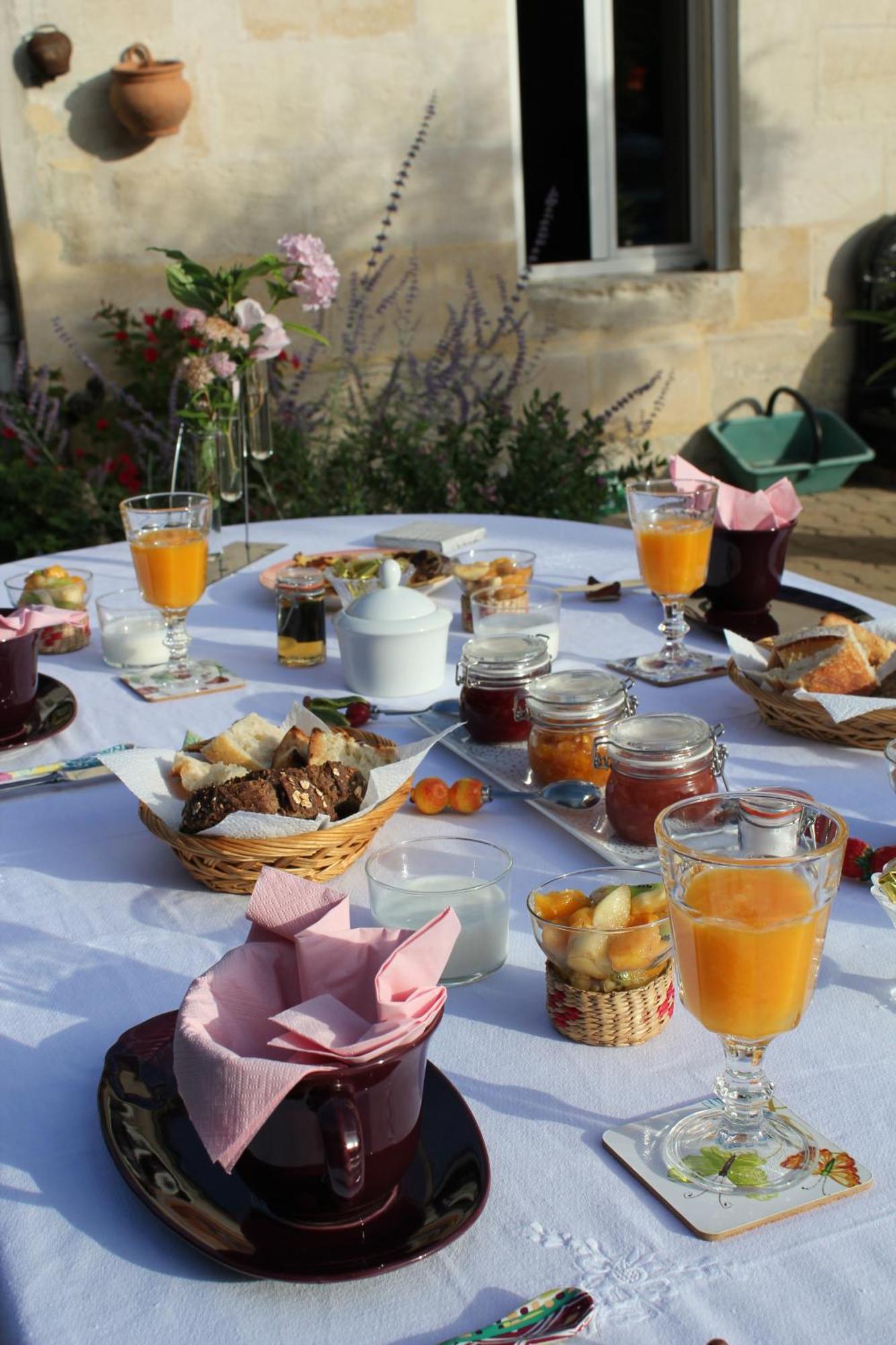 Bed and Breakfast Les Charmes De Vincent - Le Loft Cabernet Fronsac  Exterior foto
